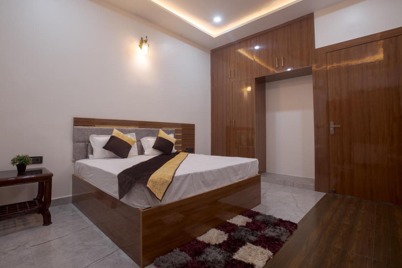 فندق Madhav Residency ماثورا المظهر الخارجي الصورة