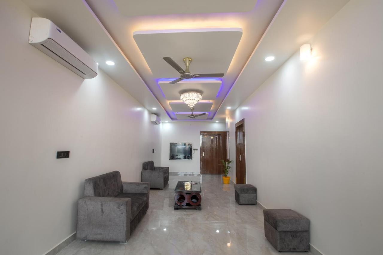 فندق Madhav Residency ماثورا المظهر الخارجي الصورة